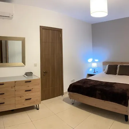 アパート Spinola Bay - Beatiful 3-double Bed Near In Prime Location