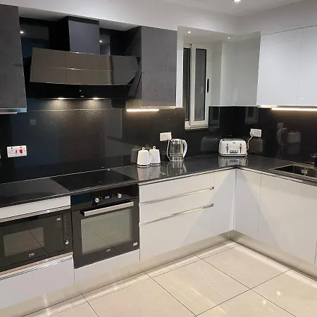アパート Spinola Bay - Beatiful 3-double Bed Near In Prime Location