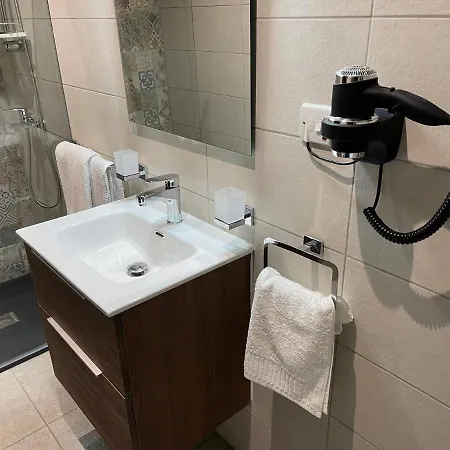 Spinola Bay - Beatiful 3-double Bed Near In Prime Location アパート *