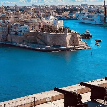 Appartement Spinola Bay - Beatiful 3-double Bed Near In Prime Location San Ġiljan